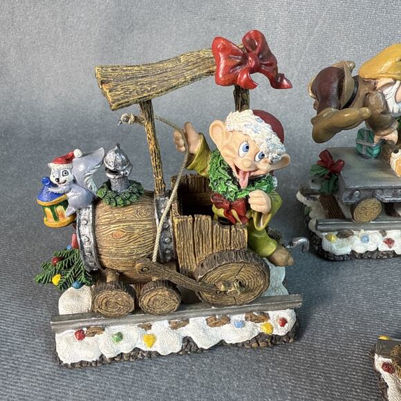 Disney Snow White And The Seven Dwarfs Christmas Train Set Danbury Mint 5 Cars - Picture 3 of 16